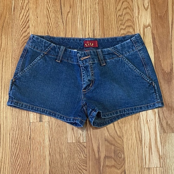 Tilt Stretch Denim Jean Shorts - Picture 2 of 5